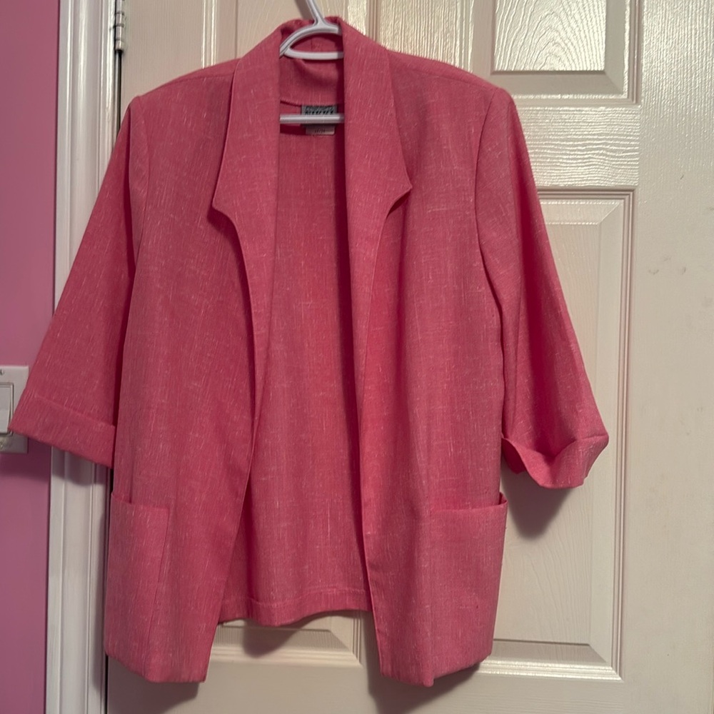 Pink quarter sleeve jacket with shoulder pads